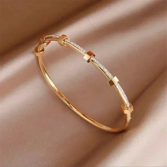 Jewelry - #80  18K Plated Screw Bangle